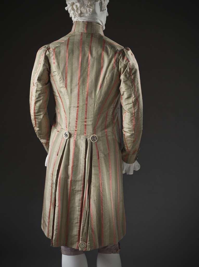 Arreglo de ropa elegante en Don Dedal
